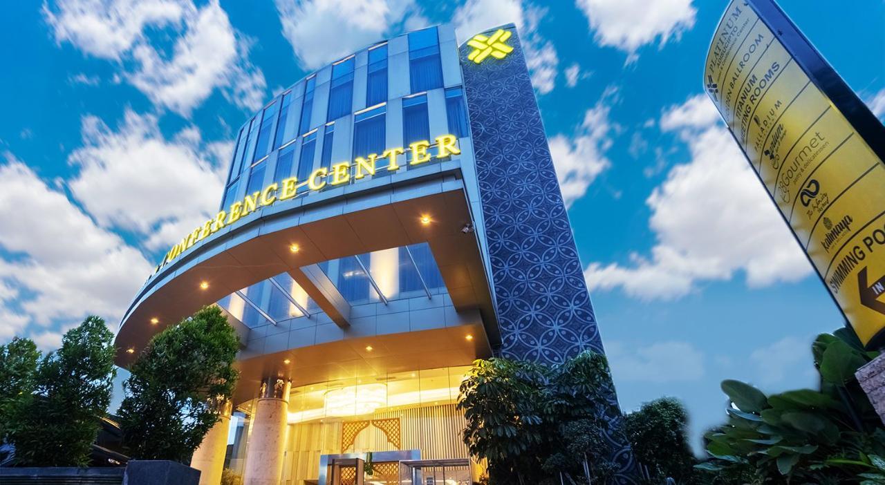 Platinum Adisucipto Hotel & Conference Center Kalasan Exterior foto