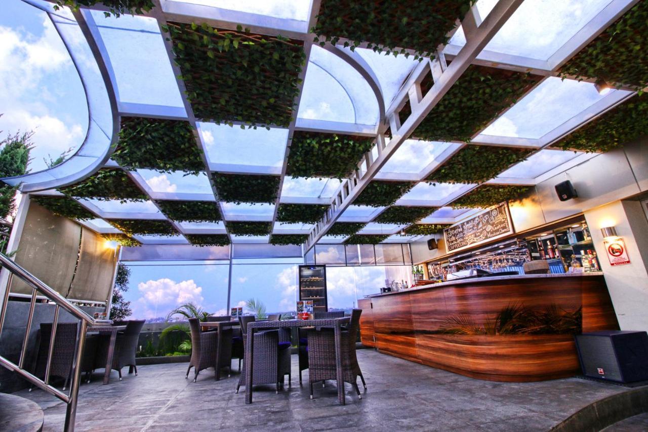 Platinum Adisucipto Hotel & Conference Center Kalasan Exterior foto