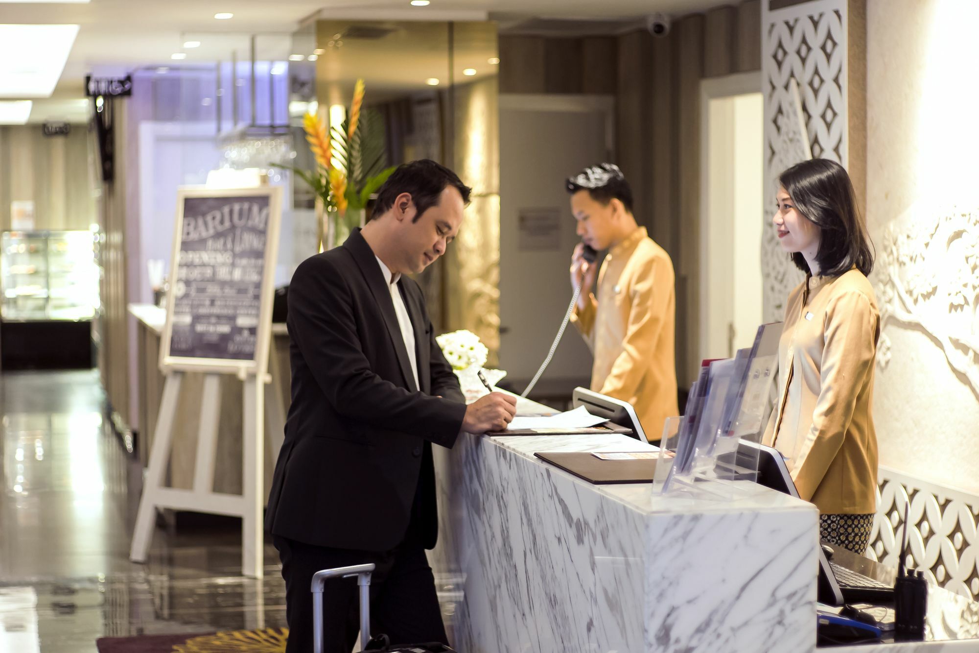 Platinum Adisucipto Hotel & Conference Center Kalasan Exterior foto