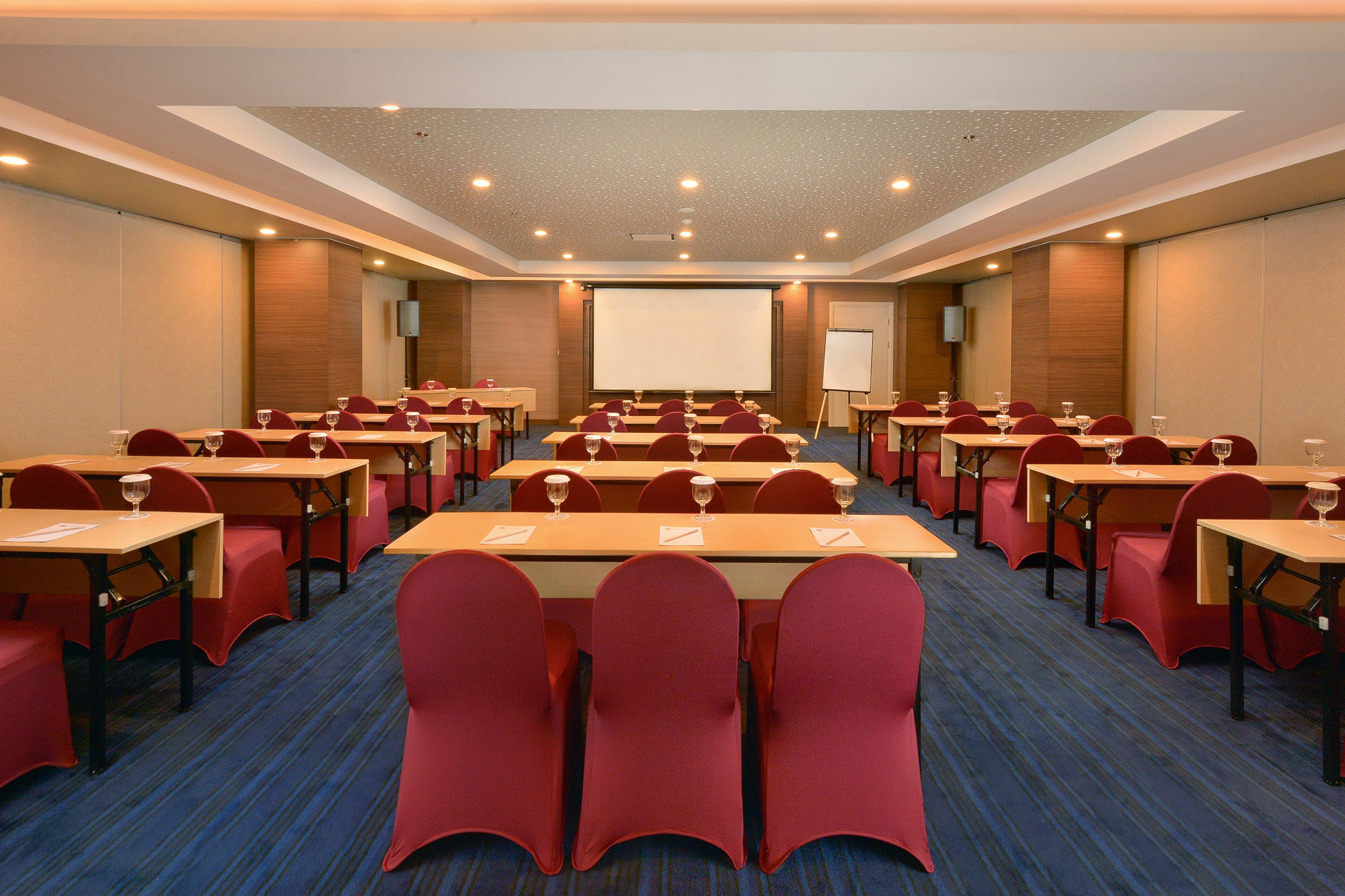 Platinum Adisucipto Hotel & Conference Center Kalasan Exterior foto